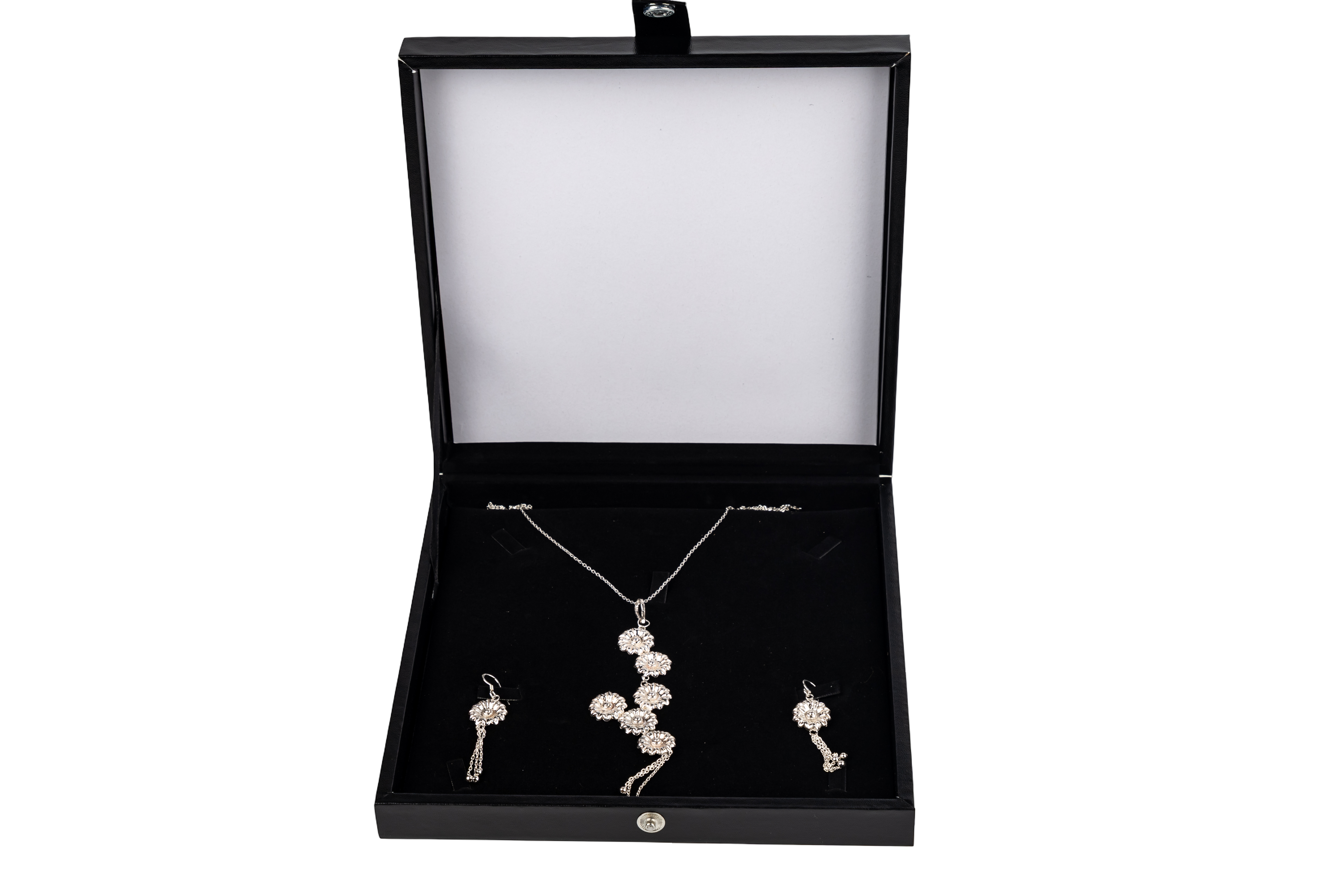 قلادة مع حلق بالفضة