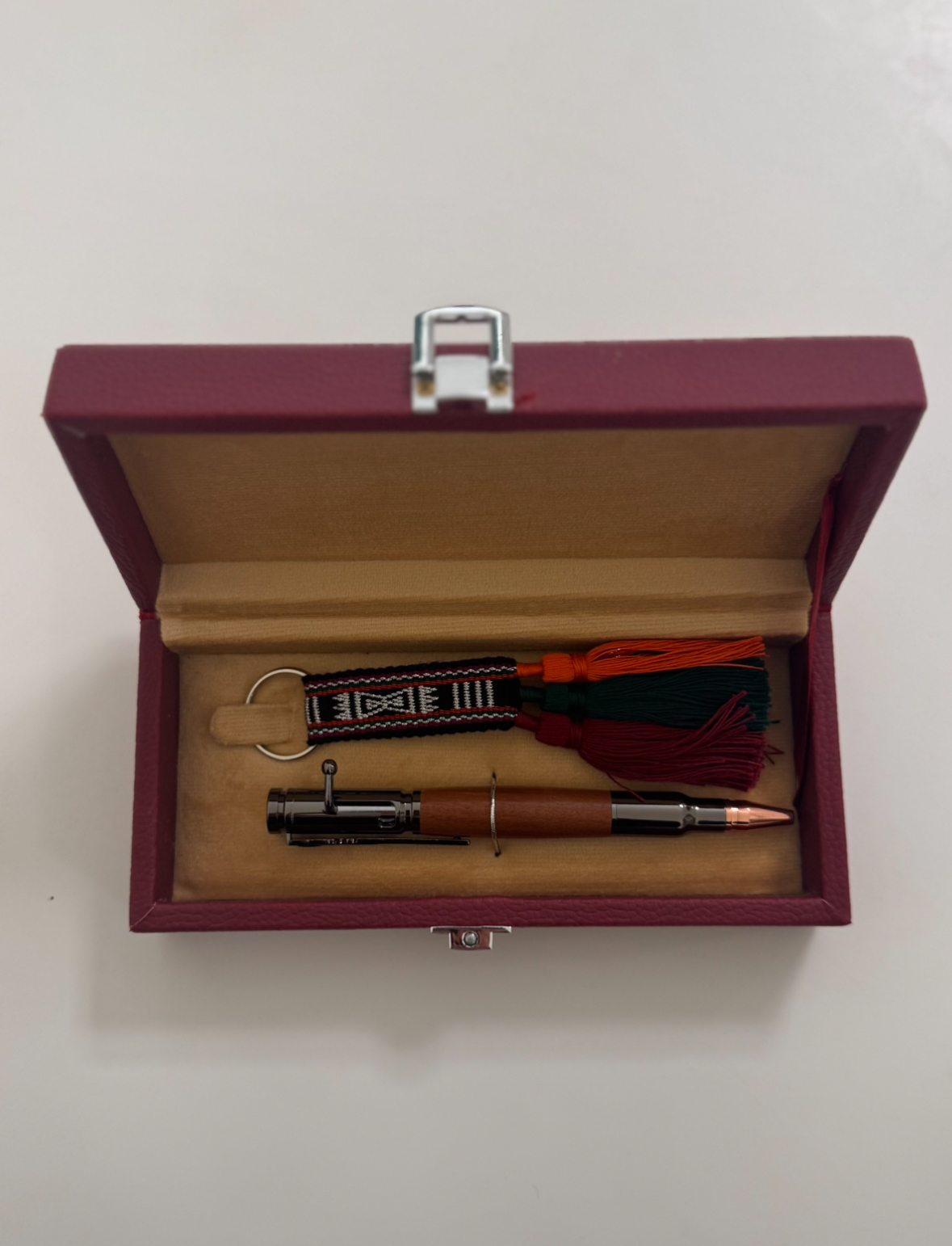 بوكس قلم و ميدالية